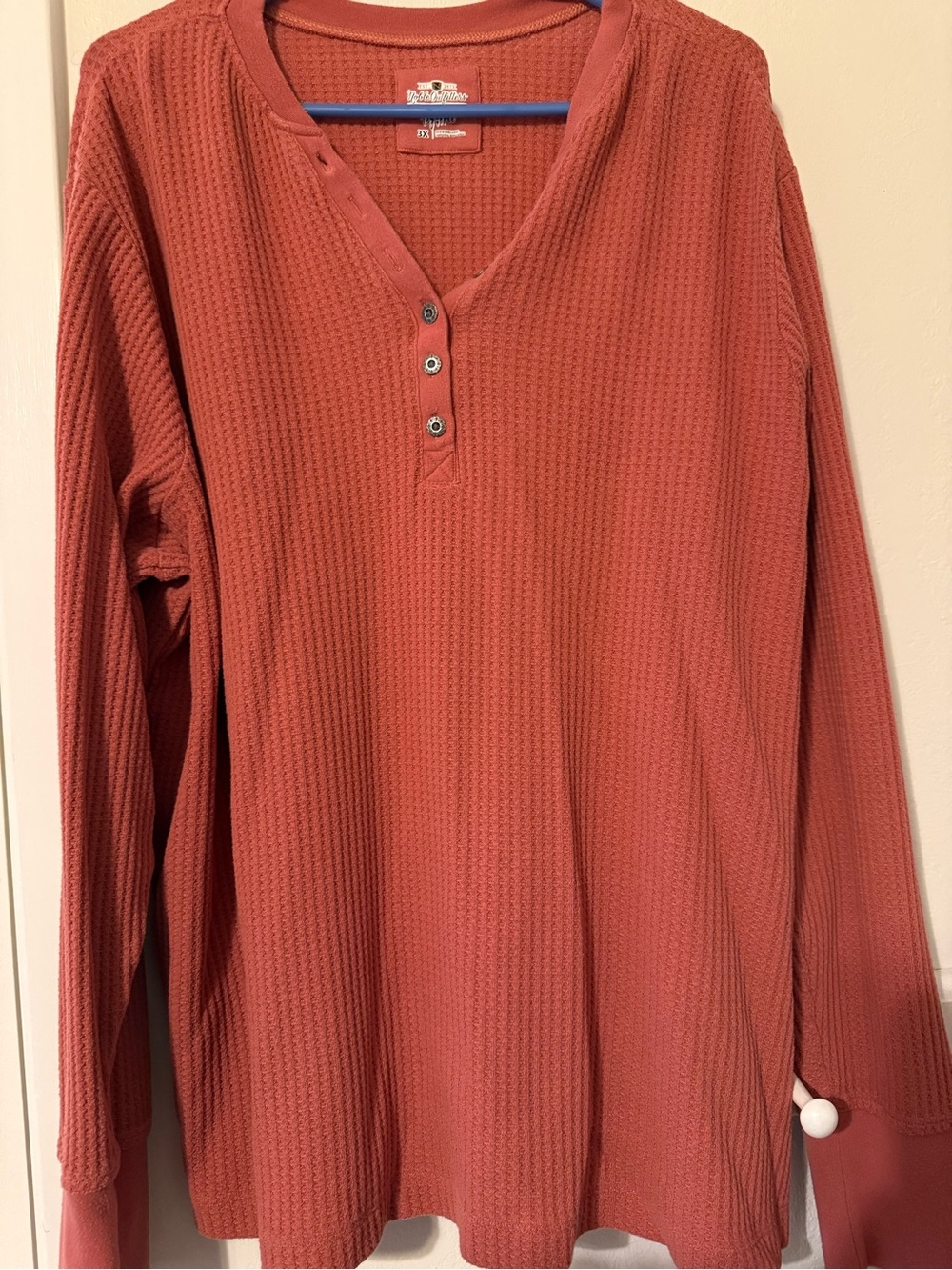 Waffle-Knit Henley Sweatshirt in Rust